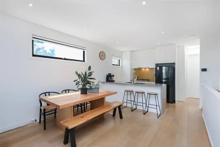 32 Collier Place, Strathmore Heights VIC 3041