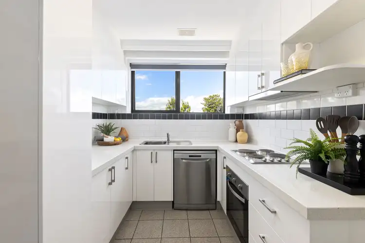 Second view of Homely flat listing, 9/10 Middle Road, Maribyrnong VIC 3032