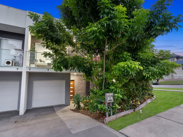 Main view of Homely townhouse listing, 2/92 Middleton Street, Mount Gravatt QLD 4122