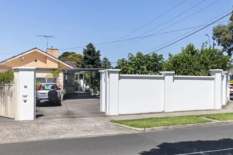 33 The Crossway, Keilor East VIC 3033