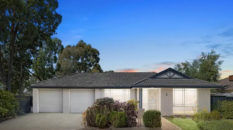 5 Plenty Close, Caroline Springs VIC 3023