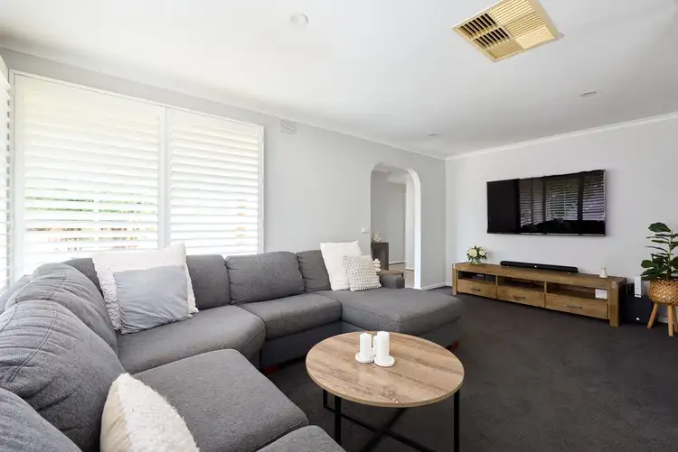 Second view of Homely house listing, 7 Doyle Place, Endeavour Hills VIC 3802