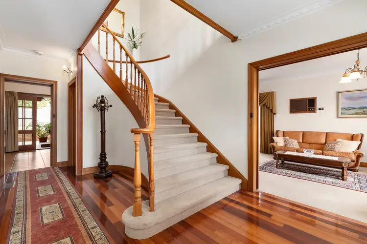 Second view of Homely house listing, 5 Maple Court, Keilor VIC 3036