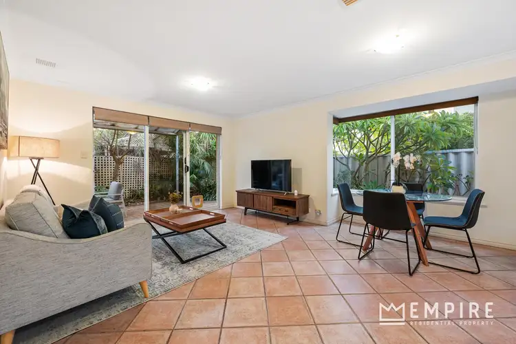 4/4 Groves Avenue, Attadale WA 6156