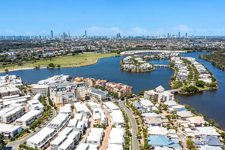 72/5074 EMERALD ISLAND DRIVE, Carrara QLD 4211