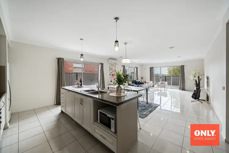 Fifth view of Homely house listing, 8 Half Moon Crescent, Pakenham VIC 3810