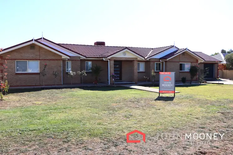 26 Booth Street, Coolamon NSW 2701