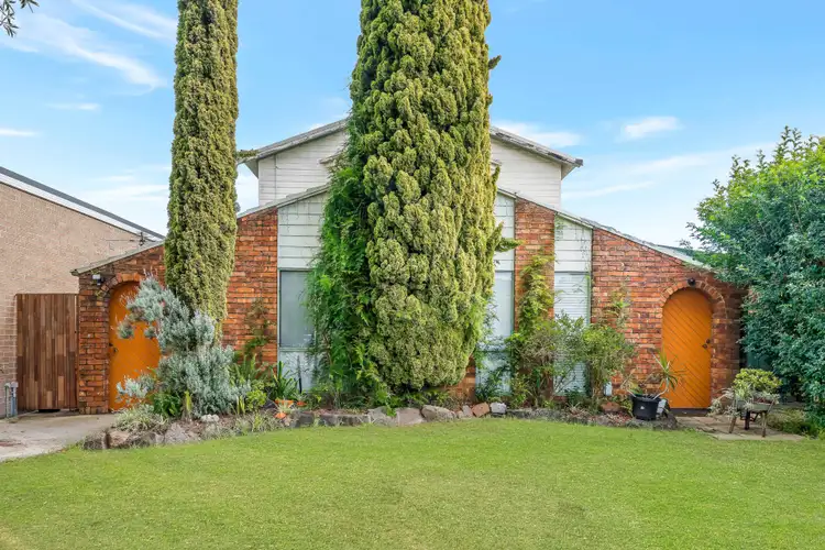 3 Leura Close