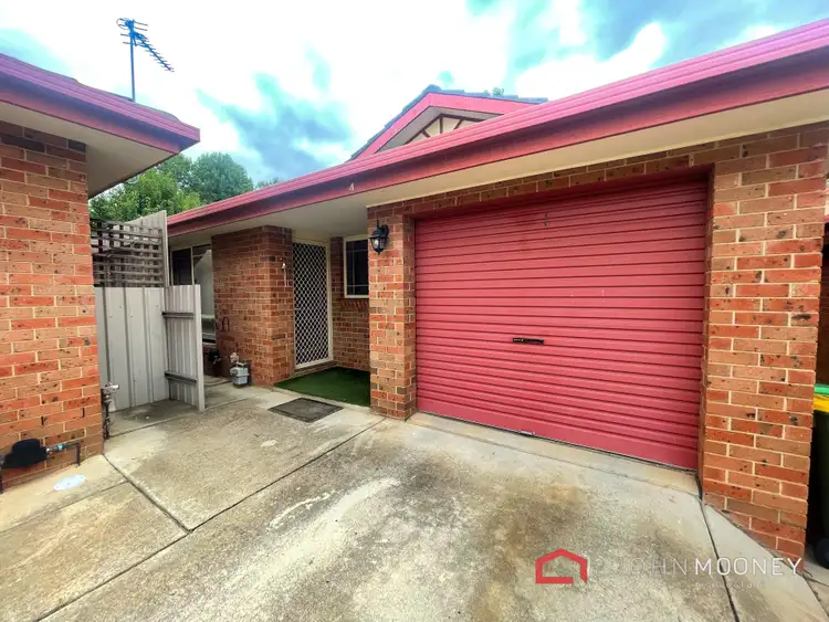4/2 Kenneally Street, Kooringal NSW 2650