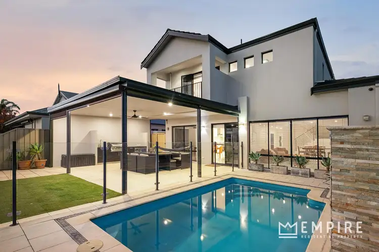 11 Yalgorup Lane, Lake Coogee WA 6166