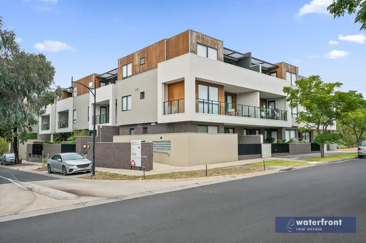 16/2 Monckton Place, Caroline Springs VIC 3023