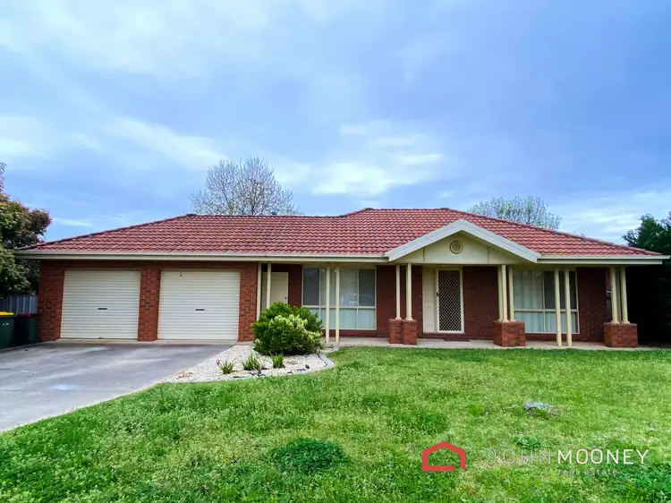 19 Paldi Crescent, Glenfield Park NSW 2650