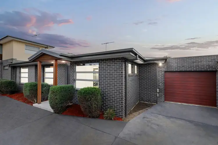 2/30 Bowes Avenue, Airport West VIC 3042