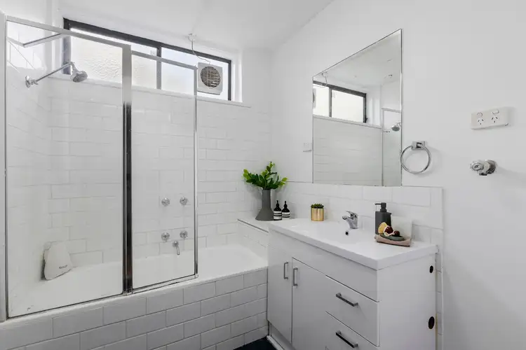 Fifth view of Homely unit listing, 2/123 Epsom Road, Ascot Vale VIC 3032