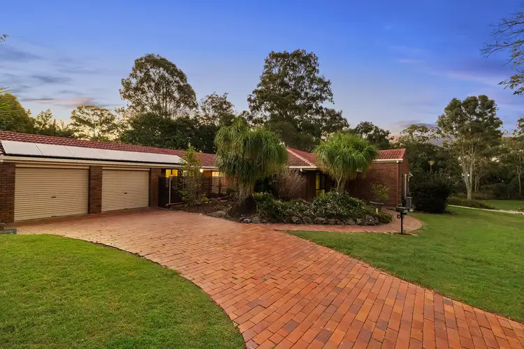 12 Meadowbank Street, Carindale QLD 4152