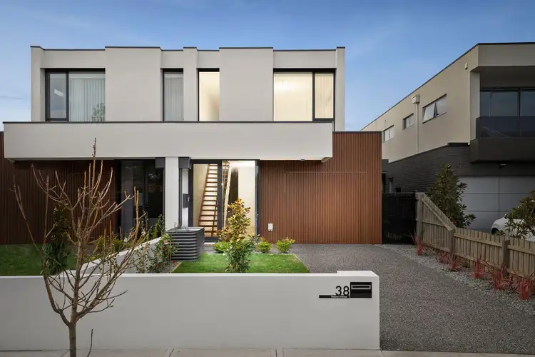 38 Roland Avenue, Strathmore VIC 3041