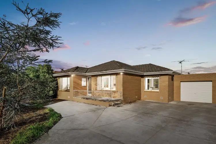 28 Vaucluse Avenue, Gladstone Park VIC 3043