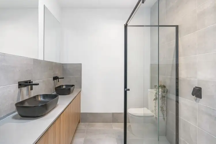 Sixth view of Homely house listing, 2/41 Perrett Avenue, St Albans VIC 3021