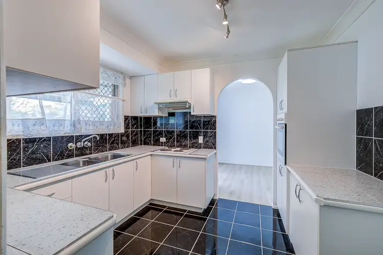 6 Onak Crescent, Springwood QLD 4127