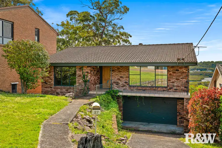 27 Penang Street, Point Clare NSW 2250