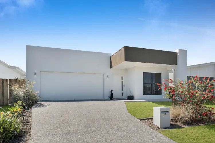 17 Bradbury Street, Greenbank QLD 4124