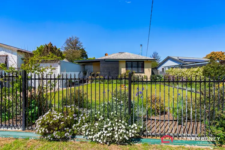 11 Gowrie Parade, Mount Austin NSW 2650