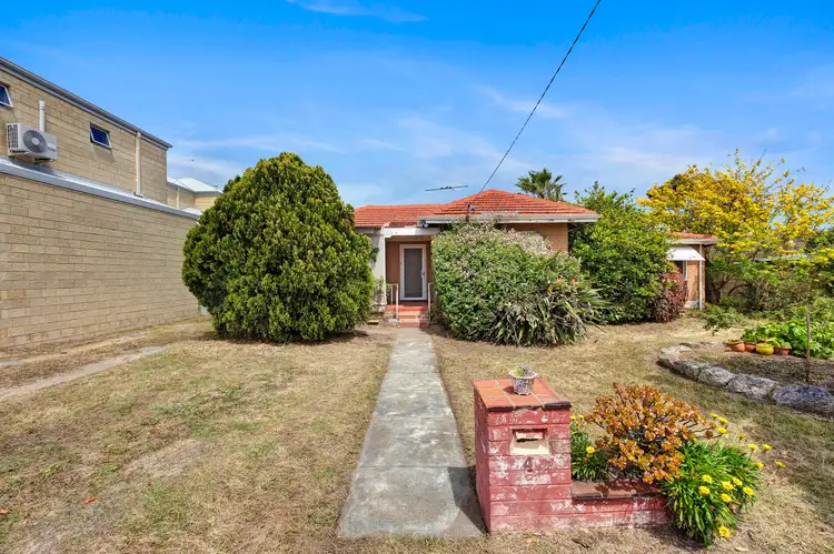 4 Crocker Way, Innaloo WA 6018