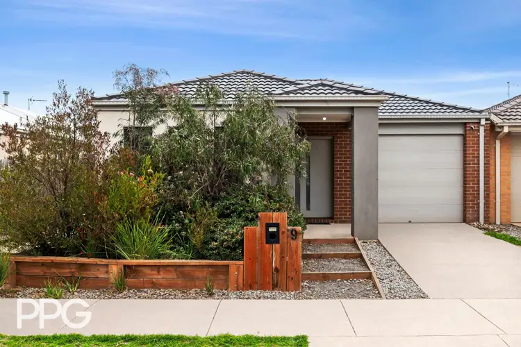 9 Simony Drive, Armstrong Creek VIC 3217