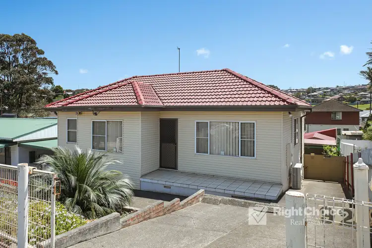 92 Weringa Avenue, Lake Heights NSW 2502