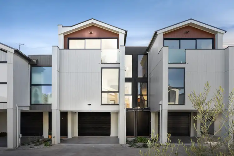 4/11 Ian Crescent, Airport West VIC 3042