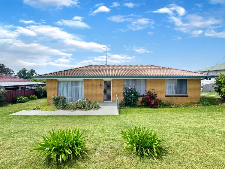 8 Bligh Avenue, Uralla NSW 2358