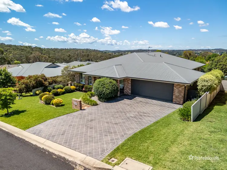 8 McCarthy Crescent, Armidale NSW 2350