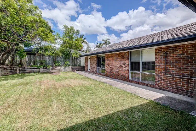 4 Cooinda St