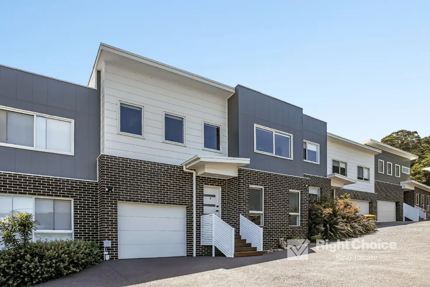 Main view of Homely townhouse listing, 2/5 Whistlers Run, Albion Park NSW 2527