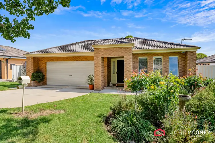 6 Walla Place, Glenfield Park NSW 2650