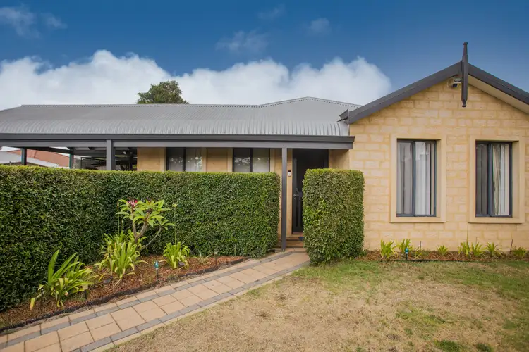 8 Beenan Elbow, South Guildford WA 6055
