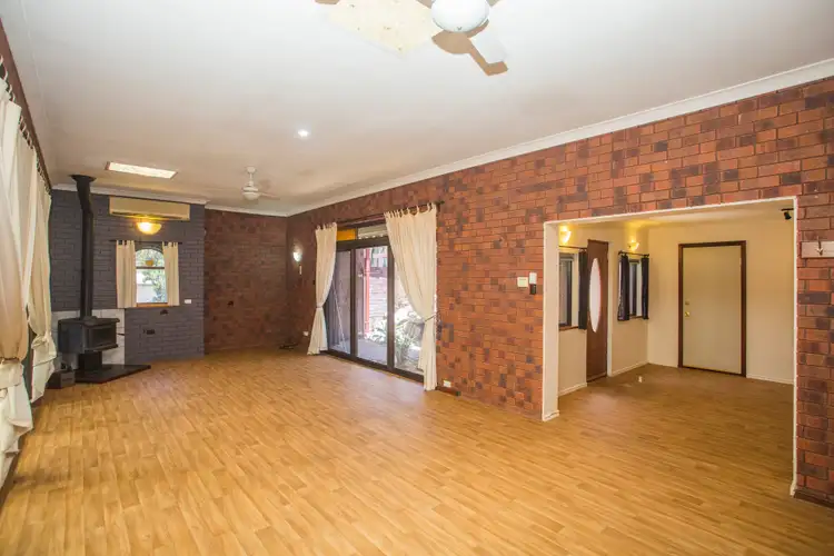 Second view of Homely house listing, 10 Southdown Place, Thornlie WA 6108