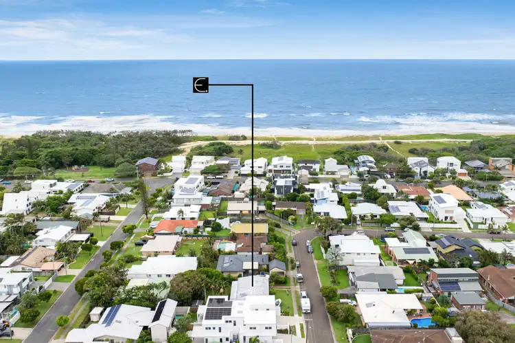 25 Narambi Street, Warana QLD 4575