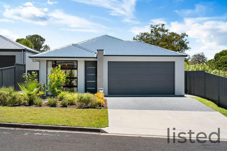 6 Woodhall Drive
