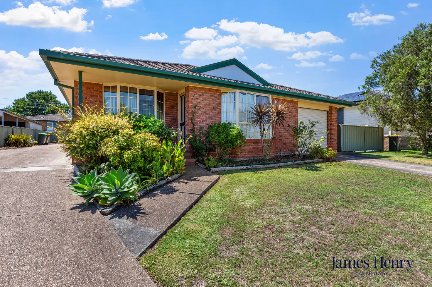 Main view of Homely unit listing, 1/52 Waterbush Crescent, Woodberry NSW 2322