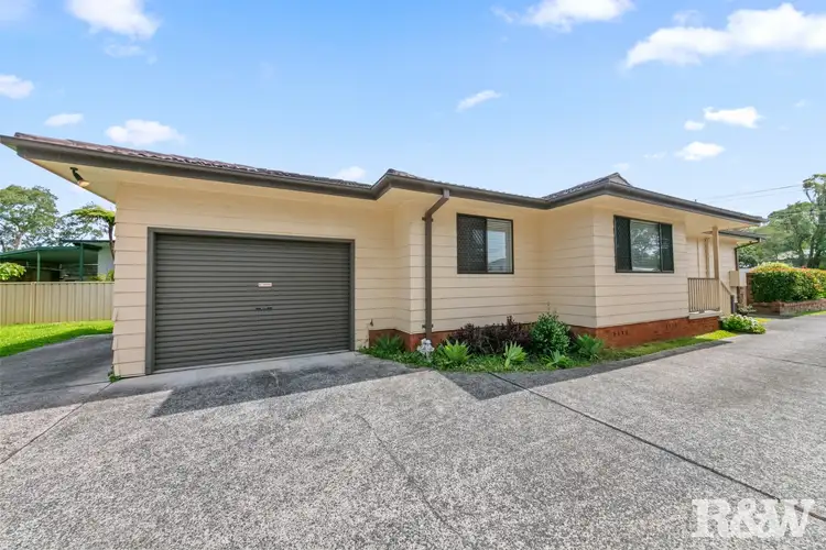 16 Greenfield Road