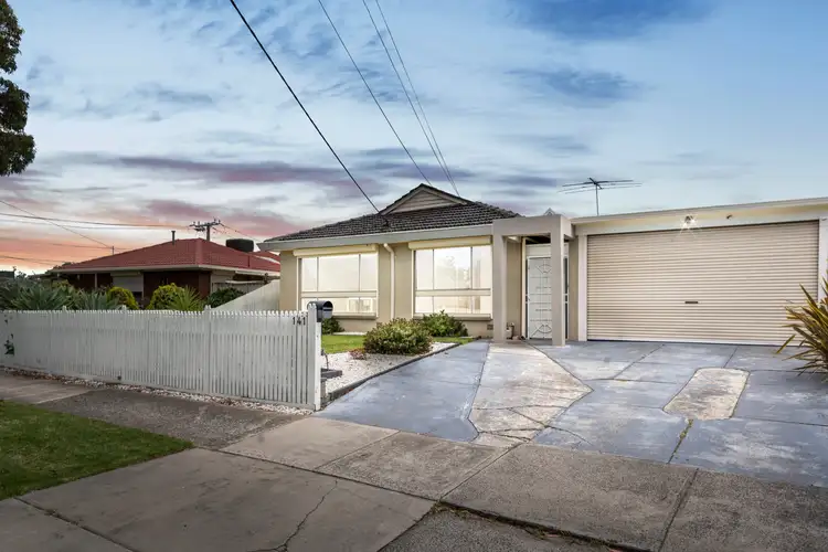 141 Carrick Drive, Gladstone Park VIC 3043