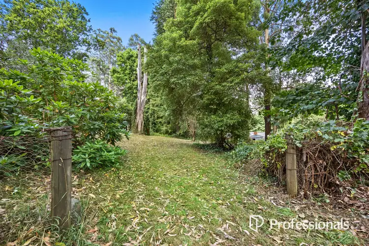 11 Blythes Road, Mount Dandenong VIC 3767