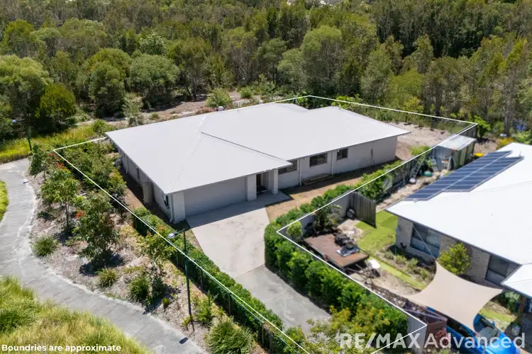 85 Lakeside Crescent