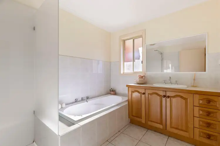 Fourth view of Homely house listing, 8 Overland Place, Keilor East VIC 3033
