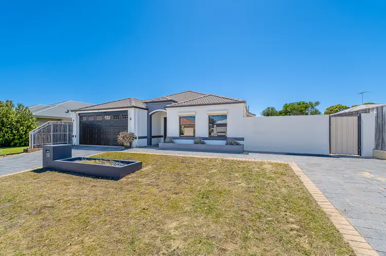 19 Tranquility Way, Halls Head WA 6210