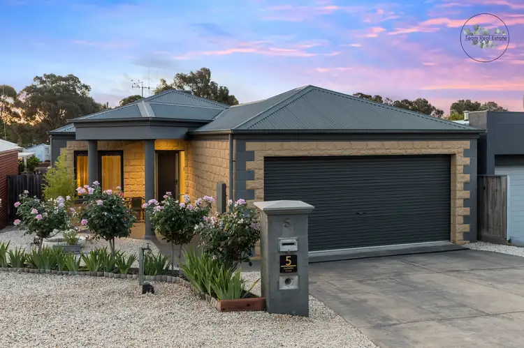 5 Isabella Grove