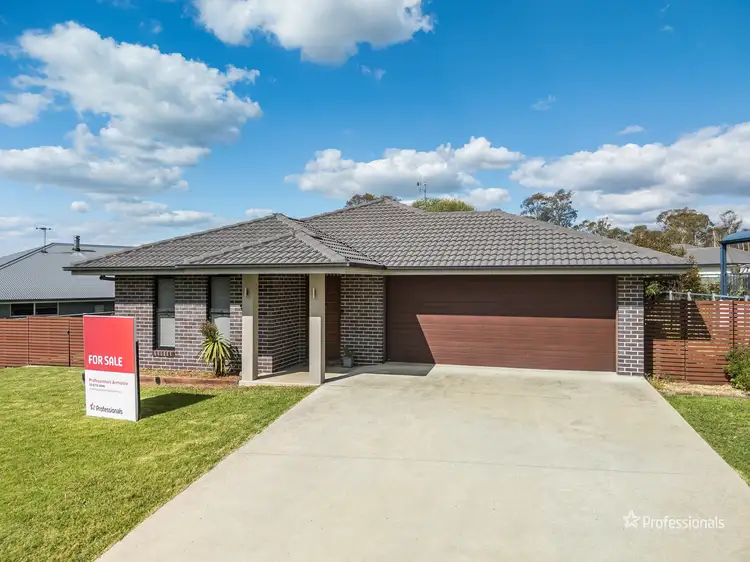 14 Dale Crescent