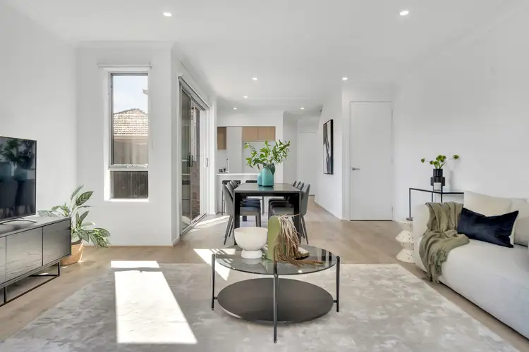2/5 Whitesides Avenue, Sunshine West VIC 3020
