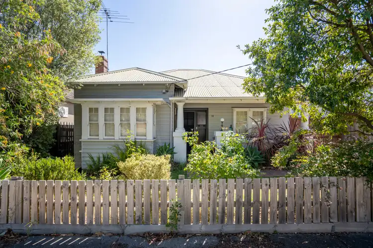 14 Holbrook Crescent